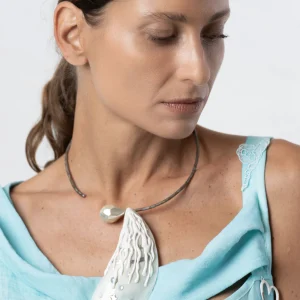 Chocker rigido argento con ciondolo banco